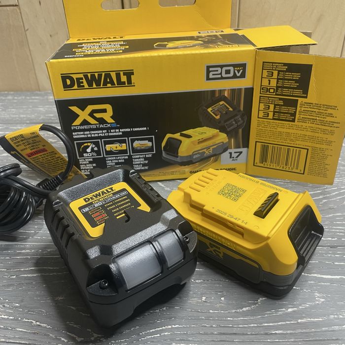 Набір акумулятор та зарядне Dewalt DCBP034C Powerstack