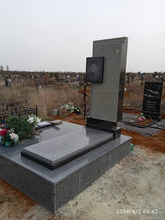 Гранитные памятники.Харьков