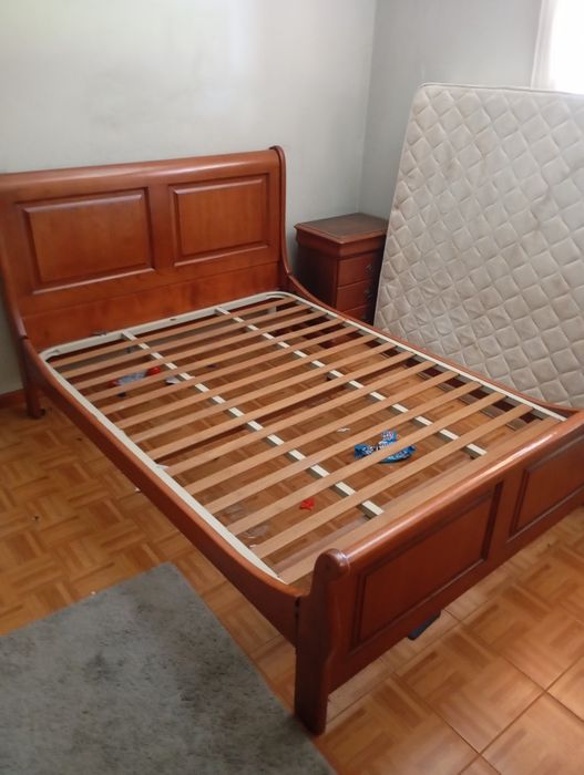 Vendo esta cama muita bonita bom estado
