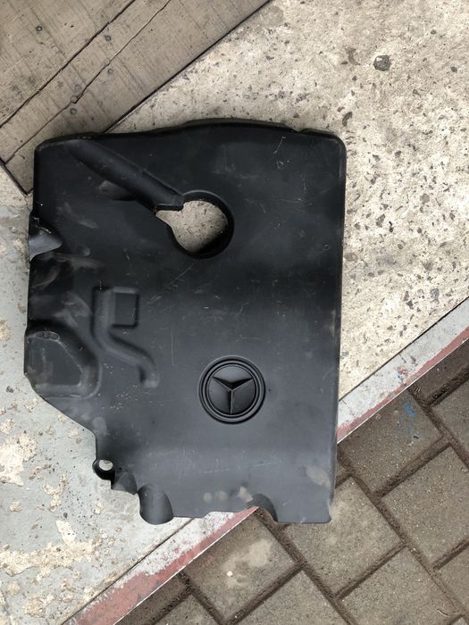 Кришка двигуна Спрінтер 2.2ом 651