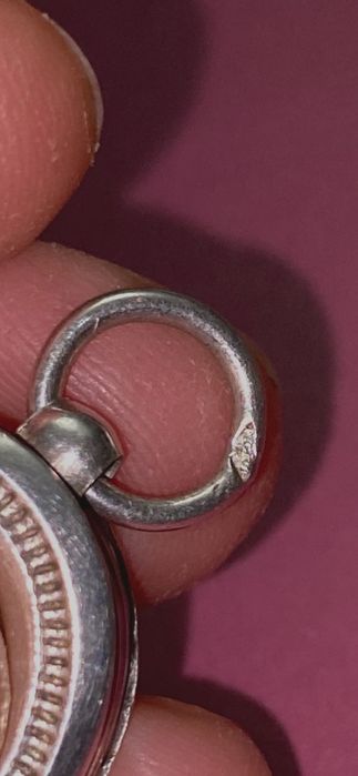 Maravilhoso relicário antigo medalha/pendente em prata contrastada