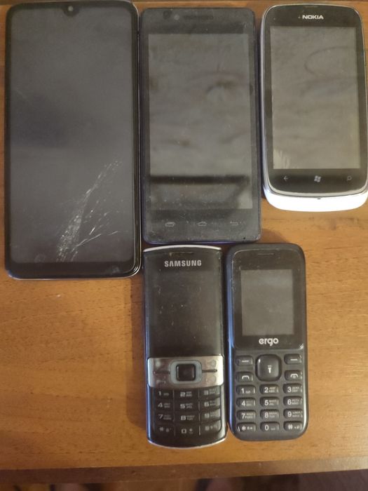 Телефон на запчасти