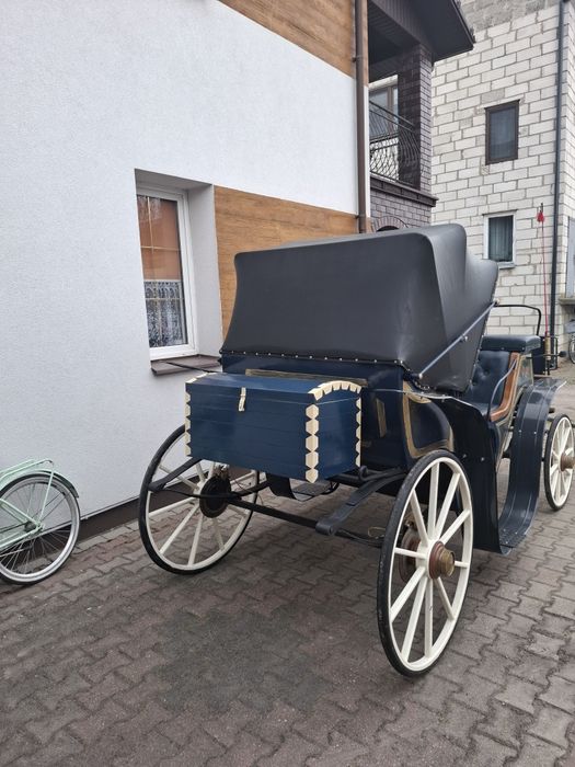 Piękna  bryczka konna