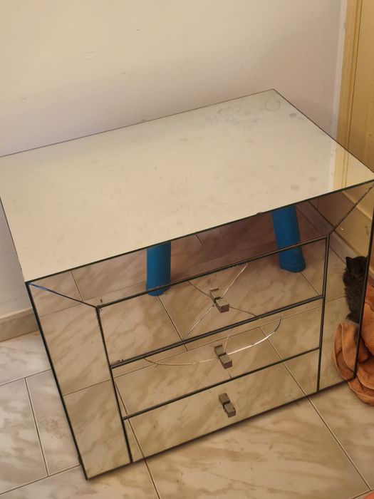 Cómoda / Mesa de Cabeceira Espelhada (3 Gavetas) – Para Desocupar