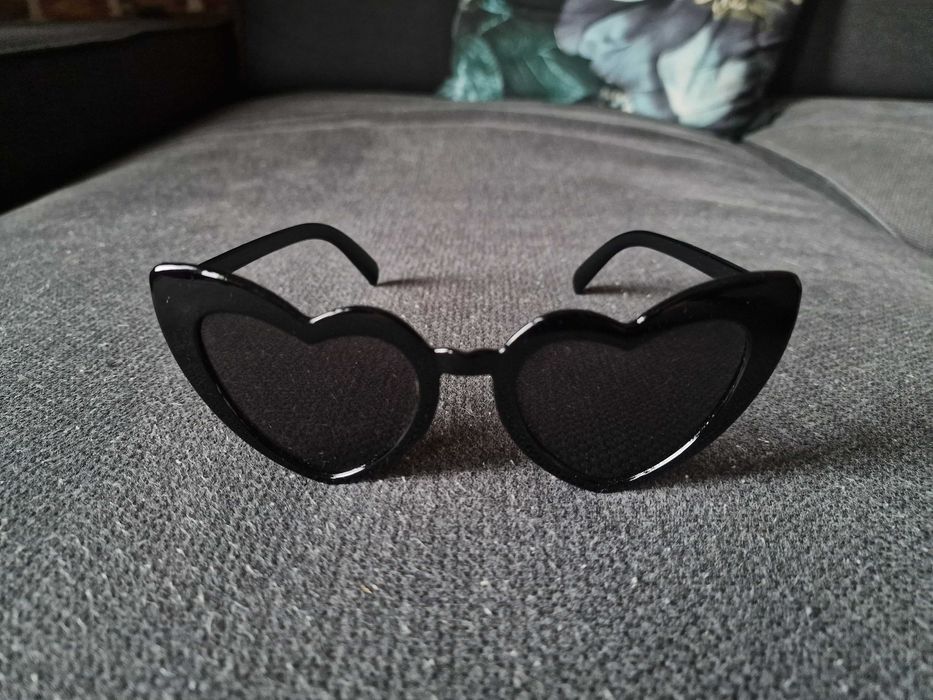 OKAZJA! Okulary przeciwsłoneczne serca serduszka czarne. SUPER STAN!