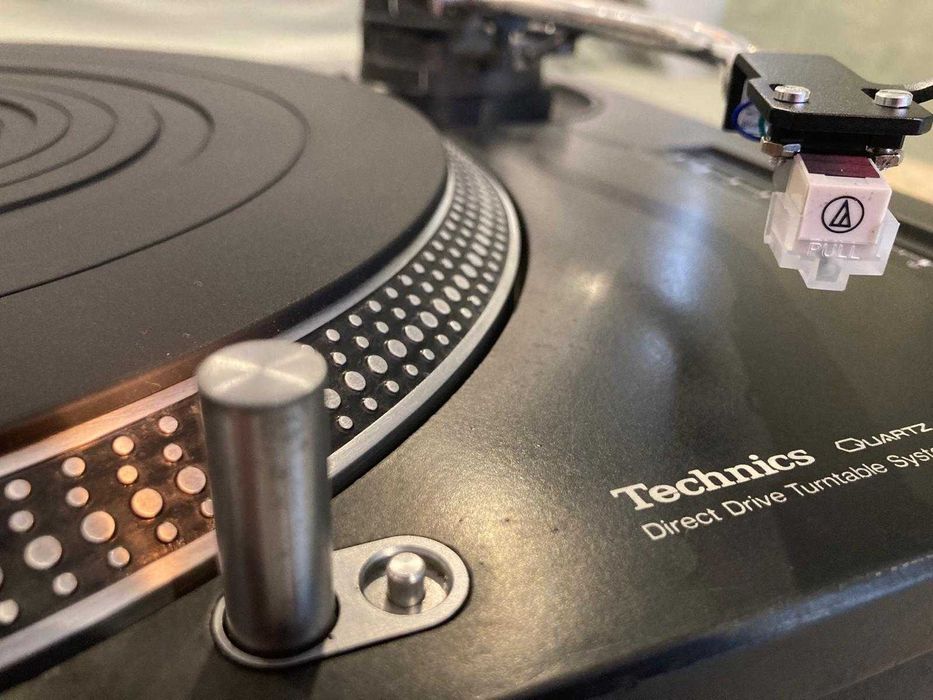 TECHNICS 1210 MK2 com dust cover e agulha nova, pitch/motor calibrado   750€