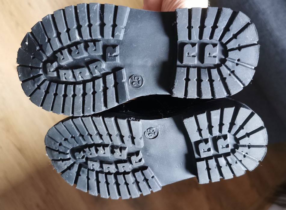 NOWE Buty lakierowane dla człopca czy dziewczynki, rozmiar 25