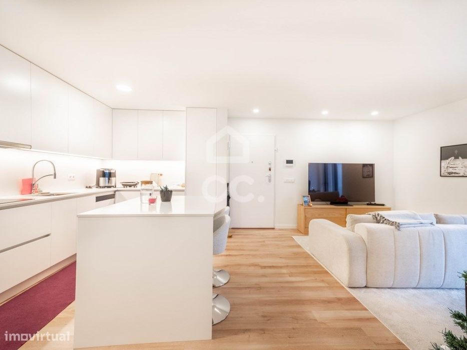 Apartamento T1, semi-novo, em Calendário