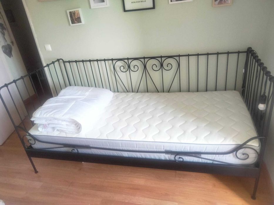 Cama de ferro Single IKEA com colchão
