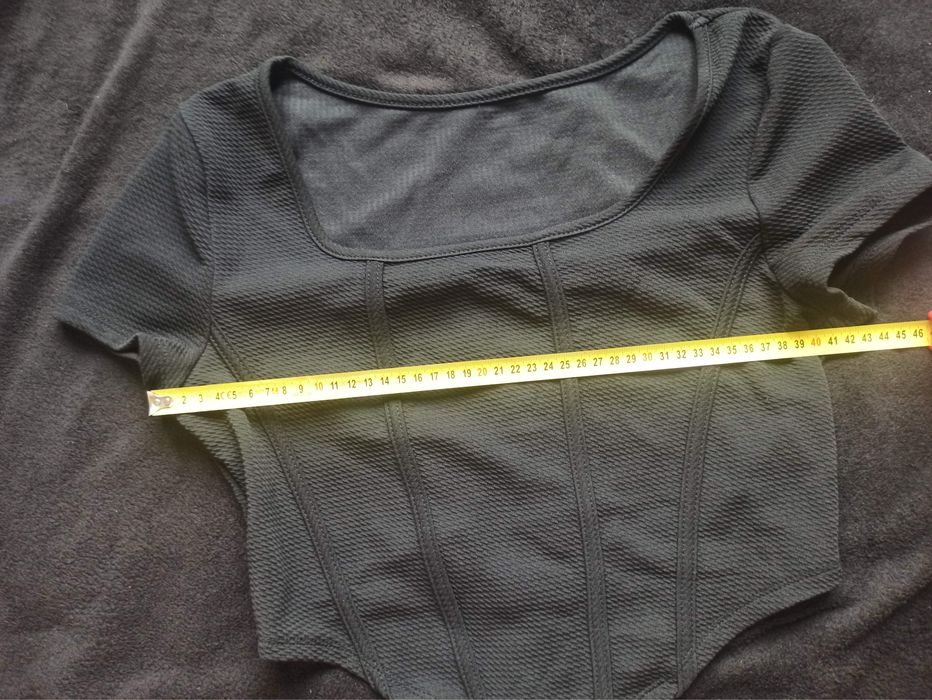 Nowy czarny crop top
