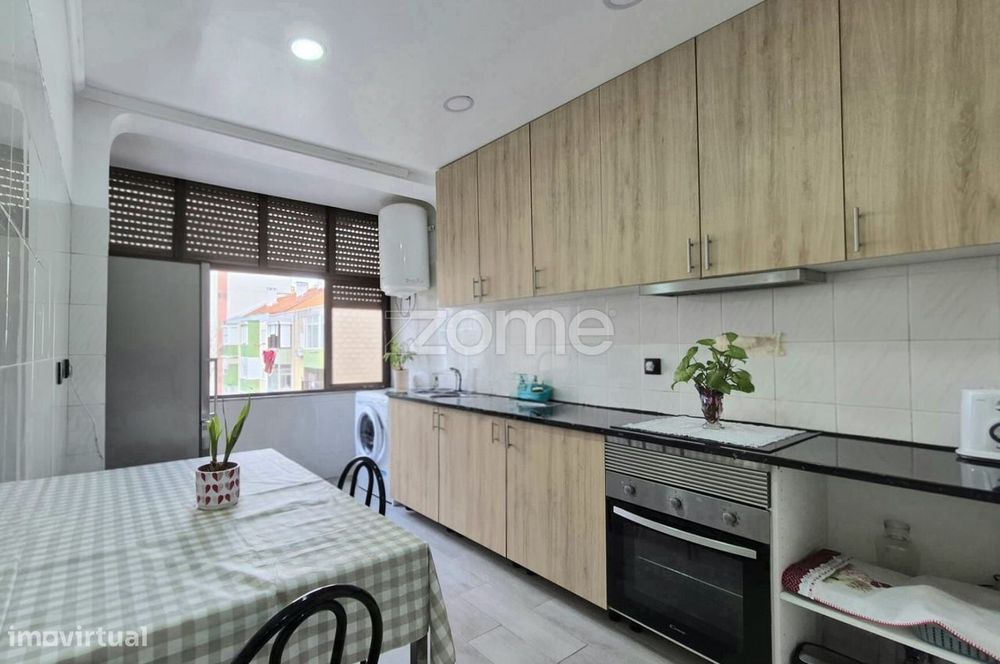 Apartamento T2 renovado no Barreiro — Alto Do Seixalinho, Santo André E Verderena, Setúbal