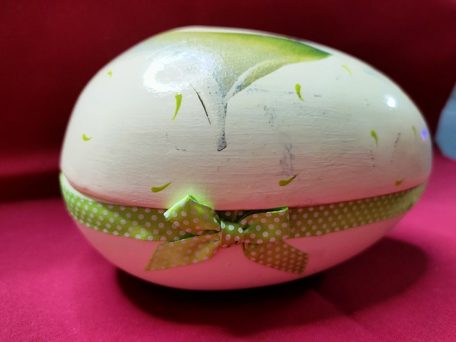 Caixa ovo com flor pintada446401112787527680