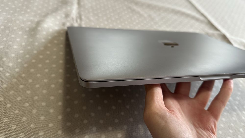 Apple Macbook Pro 13” (2017)