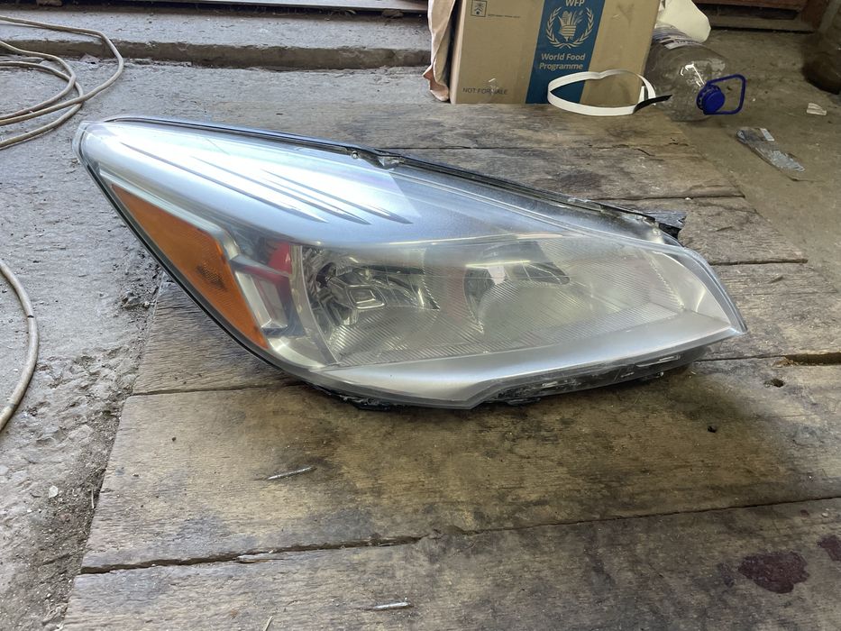 Фара Форд ескейп 2012р