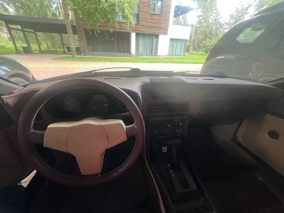 Продаж автомобіля  Порше 924