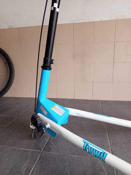 Trotinete de três rodas
