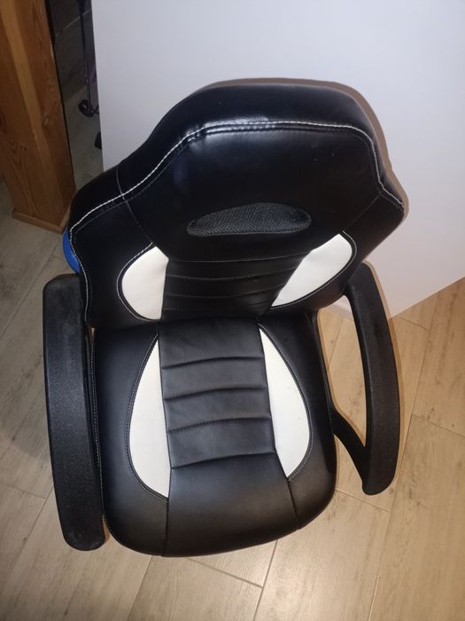 Fotel Gamingowy skórzany stan idealny czarno biały