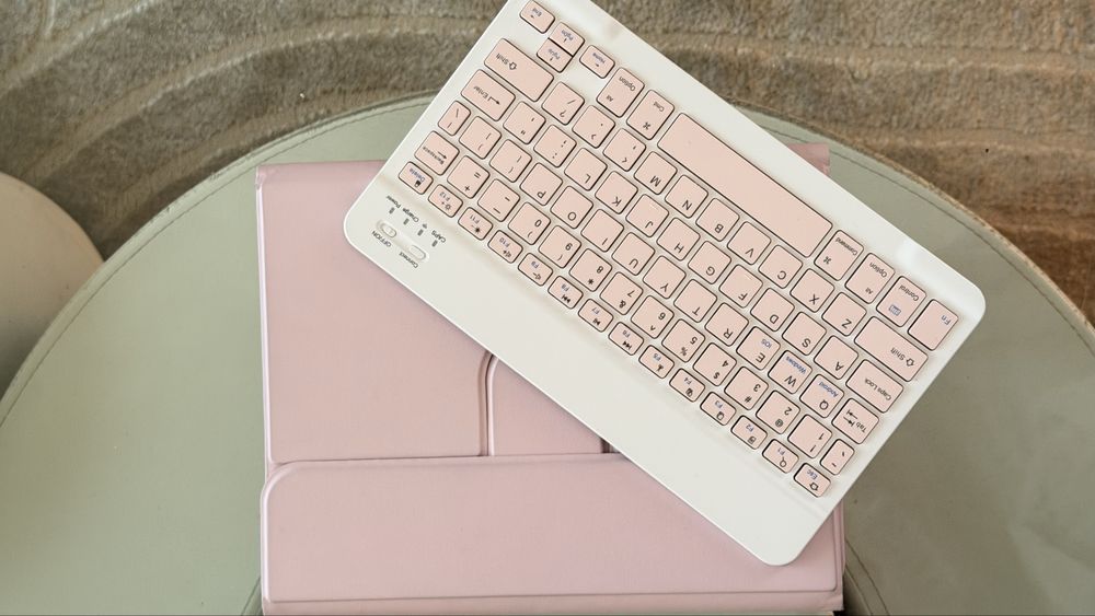 Capa com teclado para iPad A16