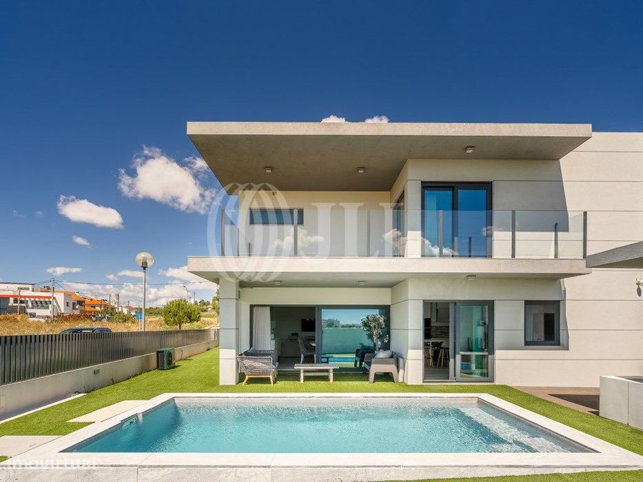 Moradia com jardim e piscina, em Porto Salvo, Oeiras