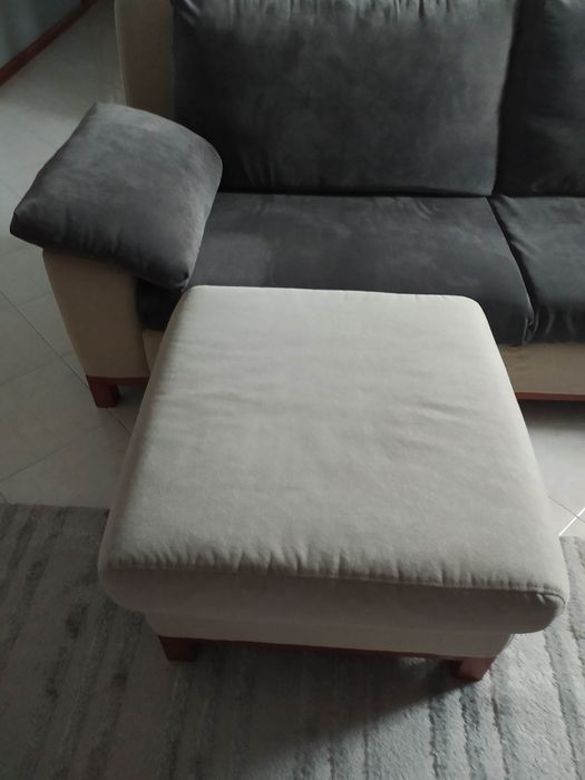 Sofá 4 lugares com 2 pufs