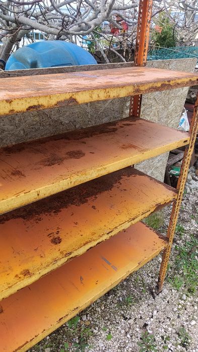 Prateleiras em ferro