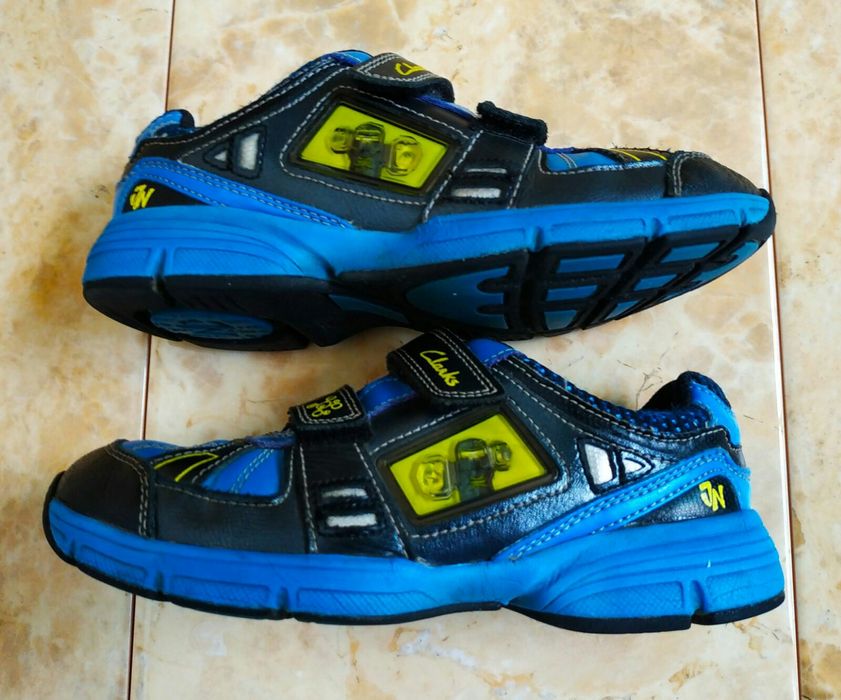 Детские кроссовки Clarks с мигалками