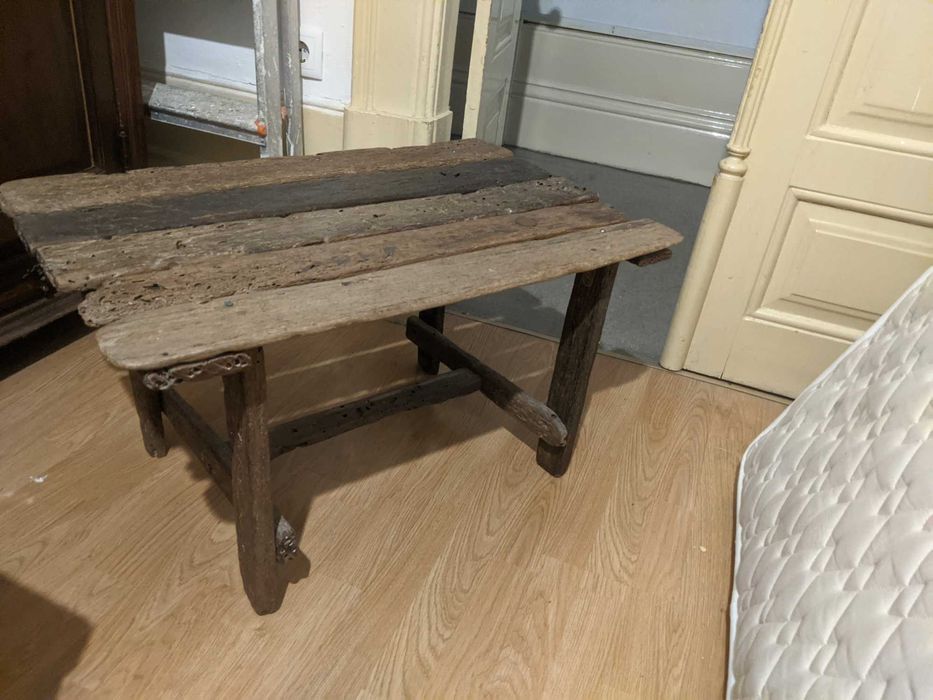 Mesa de centro em madeira da praia
