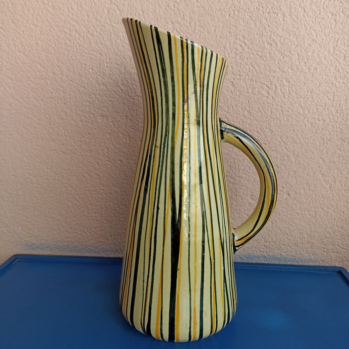 Conjunto cerâmica modernista portuguesa: jarro grande e copo Anos 1950