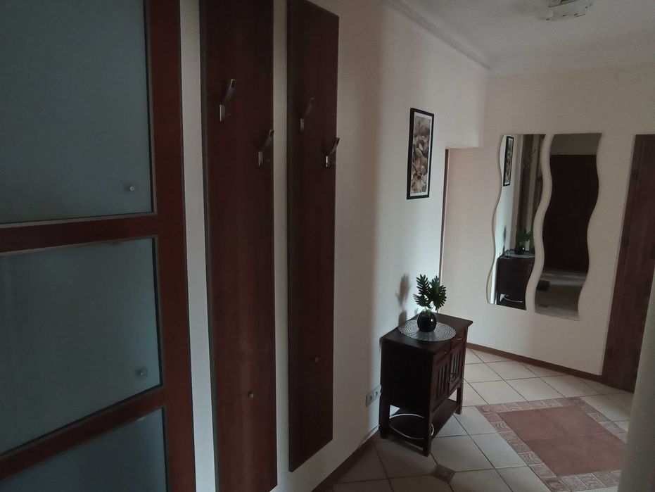 Klasyczne, przestronne 2 pokoje (56 m²) w kamienicy przy Metrze Stare Bielany