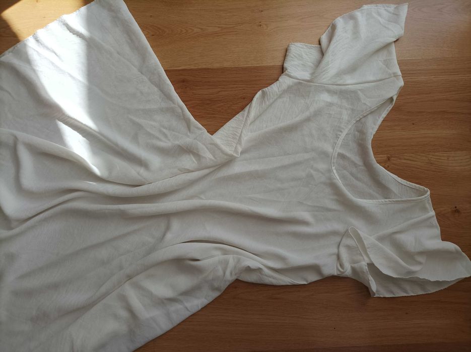 Biała sukienka oversize