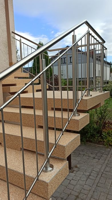 Balustrada nierdzewna.