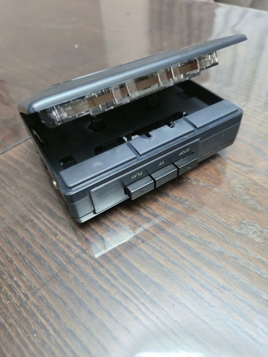 Продам касетний плеєр Sharp