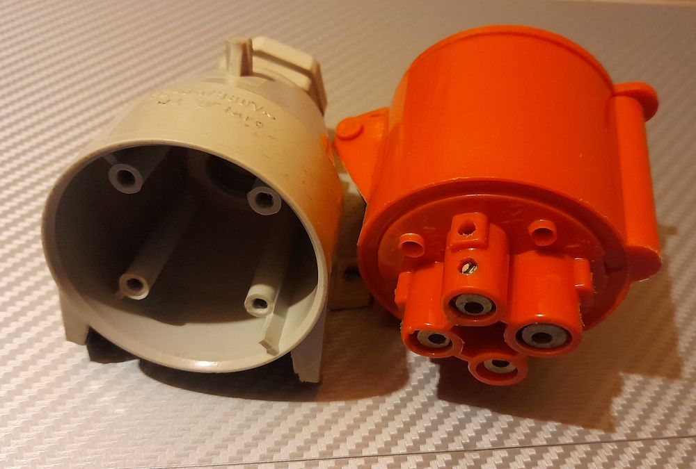 Gniazdo siłowe 3-fazowe 32A/380V FARO solidne styki