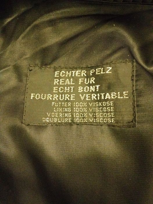 Шуба з натурального кролика чорного кольору в гарному стані