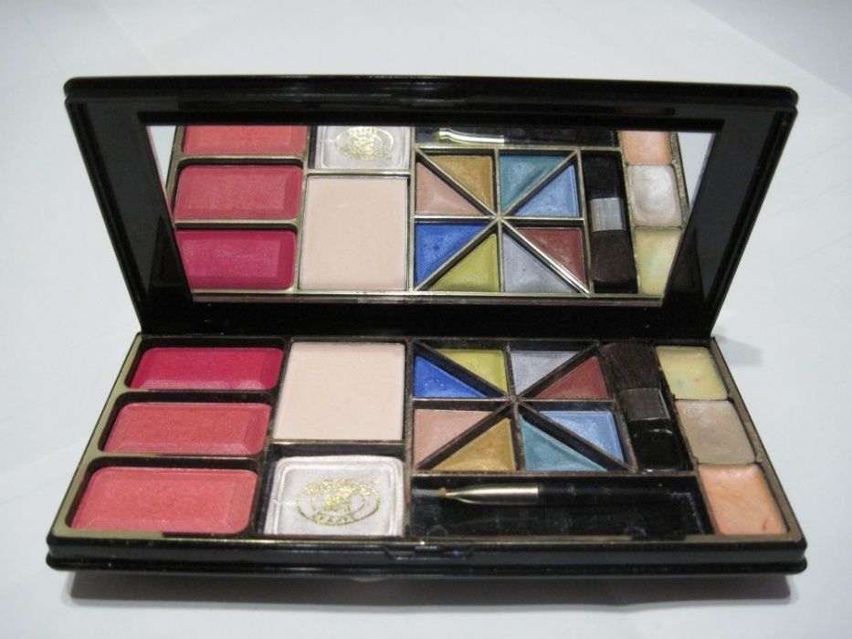 Набор косметики тени, румяна, пудра ADELINE Queen Of Saba Vienna, 1987