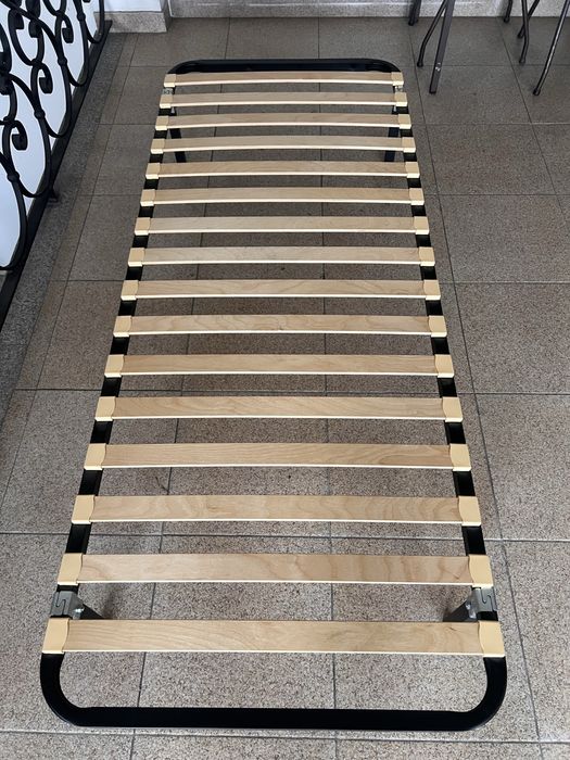 Cama de solteiro com colção
