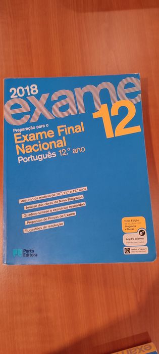 Livros de preparação de exames matamatica e português  12°Ano