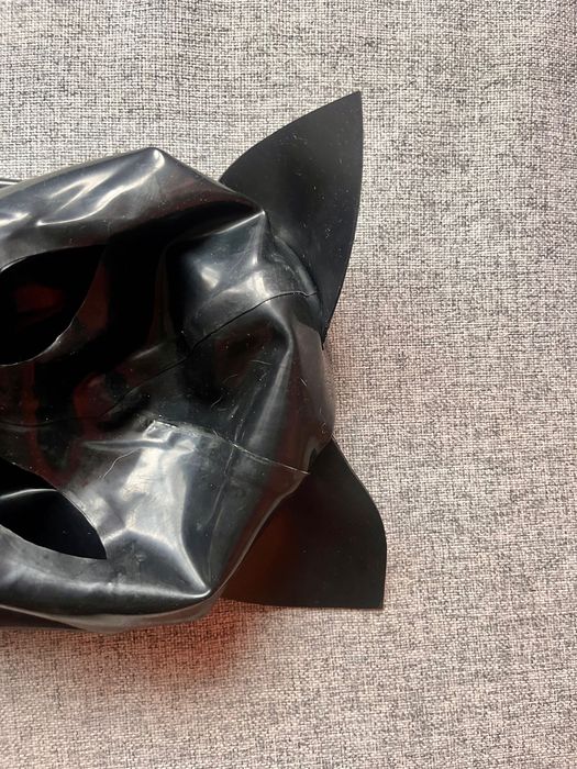 803A / Przebranie Maska M kot latex lateks 0,4 mm czarna czarne uszy