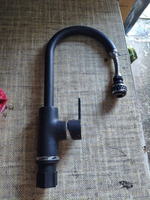 Bateria kuchenna czarna kran kuchenny