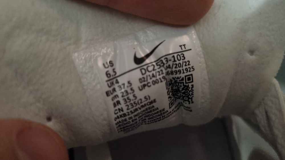 VENDO Sapatilhas Nike Waffle One NOVAS