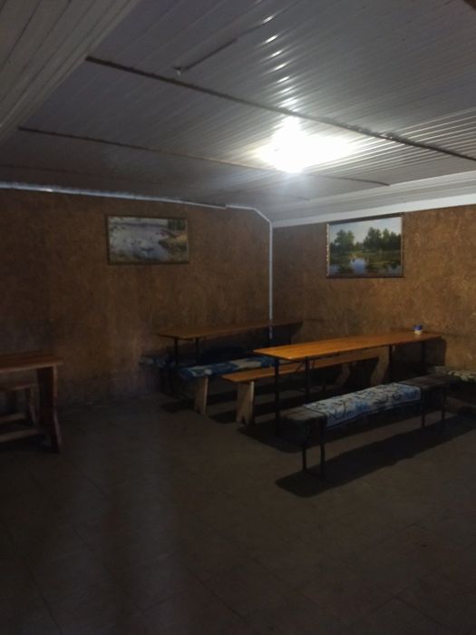 Продається діючий магазин в с. Райки з товаром (торг)