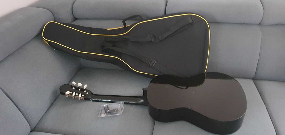 Gitara ever play z pokrowcem i stroikiem strun.