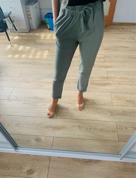 Spodnie wiązane w pasie