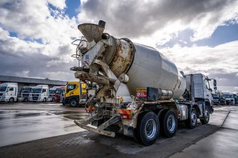 Грузовий автомобіль VOLVO FMX 410 BB+LIEBHERR 9m3