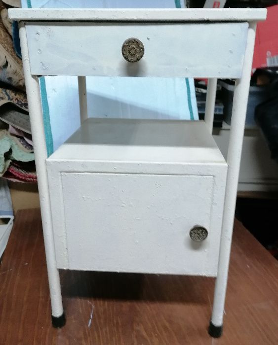 Mesinha Cabeceira Metalica Antiga