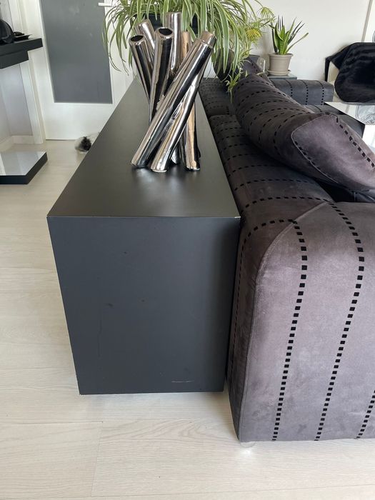 Aparador de decoracao , preto lacado, mas forrado de preto baço