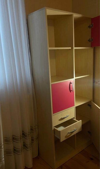 Дитячі меблі в рожево-бежевих відтінках