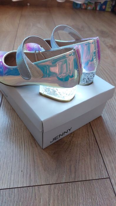 Buty na obcasie, lakierki dla dziewczynki r. 29