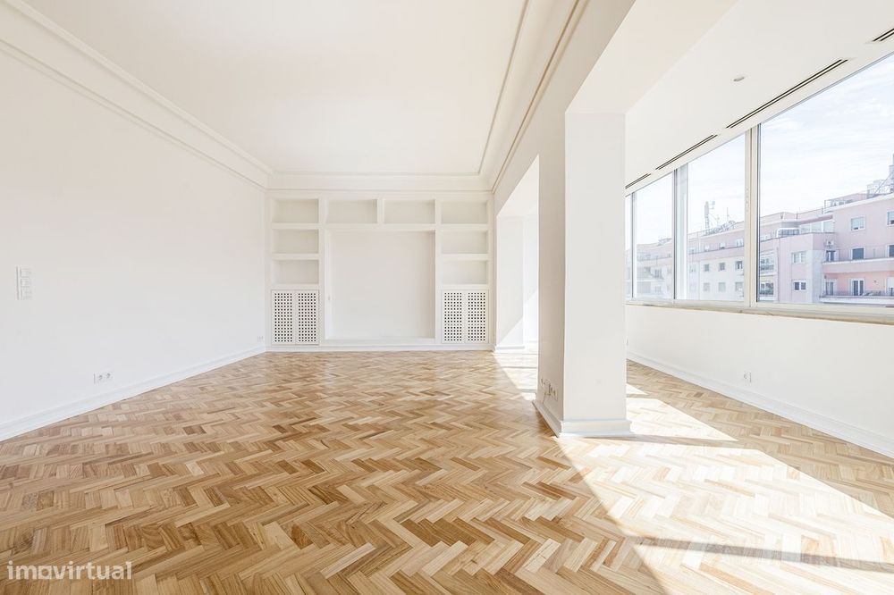 Espetacular apartamento T5 totalmente renovado, na Avenida João XXI