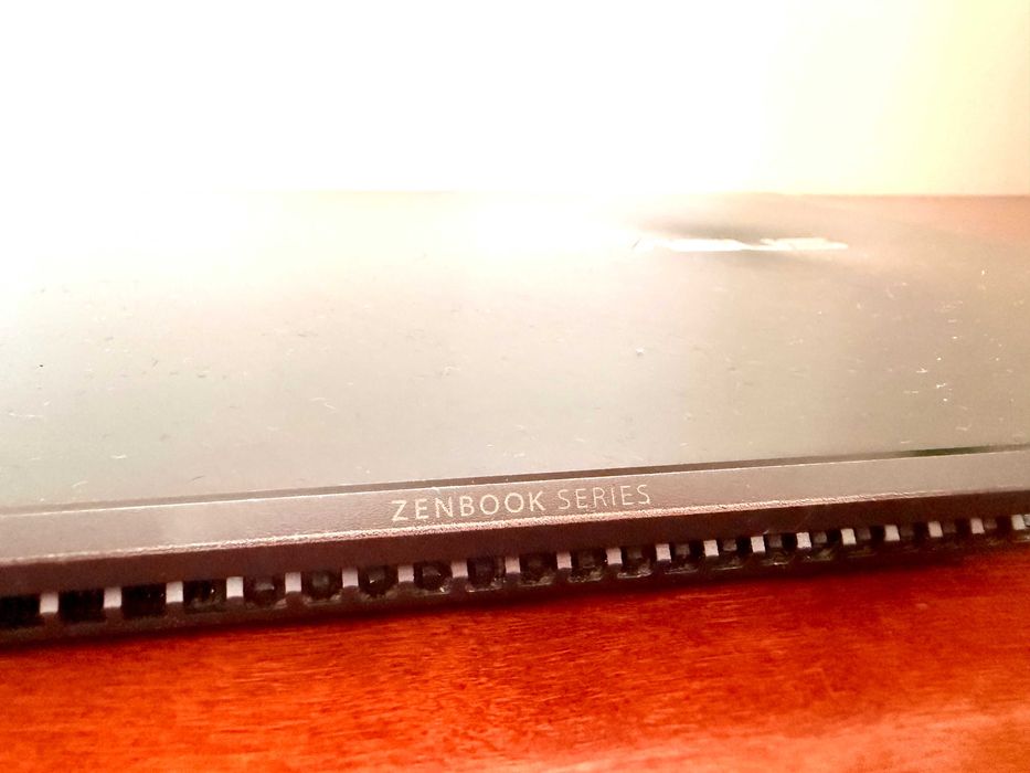 Asus ZenBook UX425J|14"FullHD|i5-1035G1|8Gb Ram|Ssd 512Gb|*Ler Anuncio